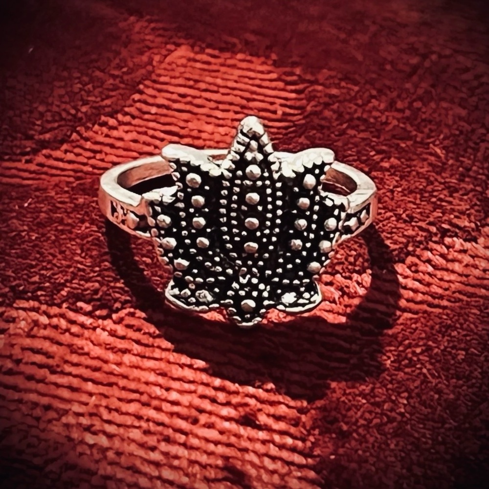 Silver Silver lotus flower ring SIZE: 7 Leaf Boho Yoga Festival Design